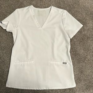 WHITE FIGS SCRUB TOP